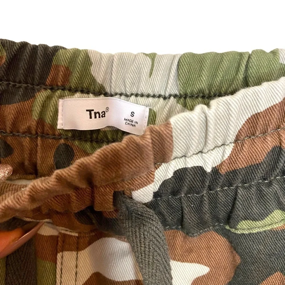 Aritiza TNA Alix Pant- High Waisted Elastic Cuff Camo Joggers - Picture 9 of 13